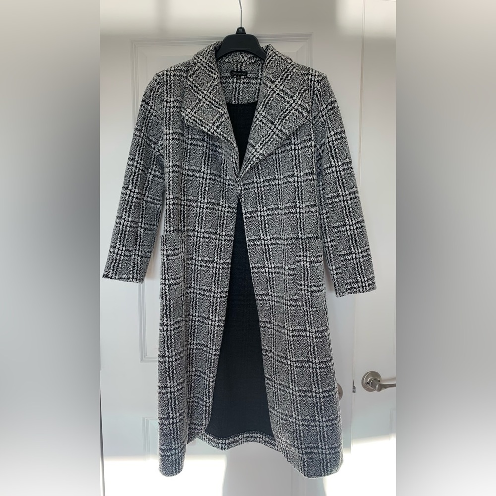 Shinestar Women’s trench coat. Size small.
